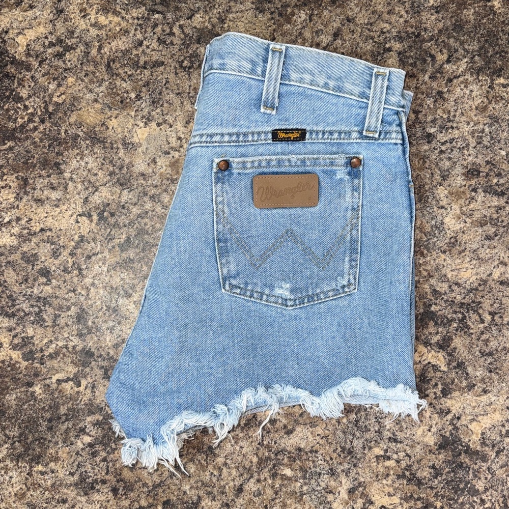 Wrangler High-Rise Cutoff Shorts Raw Hem Light Stone Relaxed Fit Boho Size 32 - Picture 6 of 16